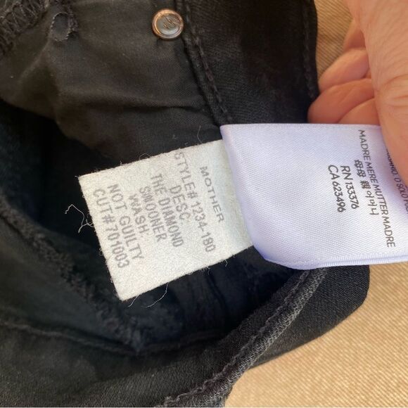 MOTHER THE DIAMOND SWOONER WASH: NOT GUILTY Jet Black Slim Fit Jeans size 24 - Picture 10 of 14